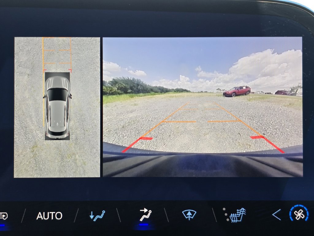 Used 2025 Chevrolet Equinox EV LT FWD image 23