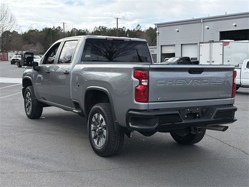 Used 2024 Chevrolet Silverado 2500 Custom w/ Custom Value Package image 4