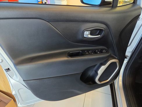Used 2017 Jeep Renegade Limited AWD/4WD image 13