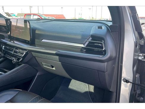 Used 2026 Chevrolet Traverse High Country image 18