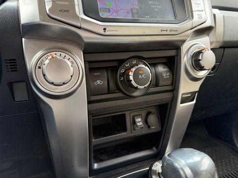 Used 2019 Toyota 4Runner SR5 Premium image 11