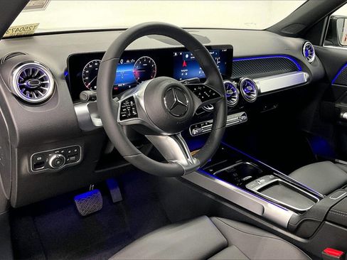 New 2025 Mercedes-Benz GLB 250 4MATIC image 8