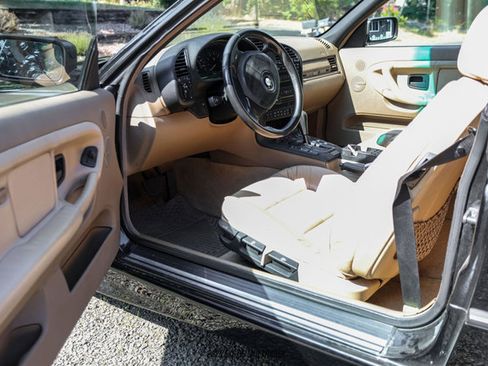 Used 1999 BMW 323i Convertible image 32