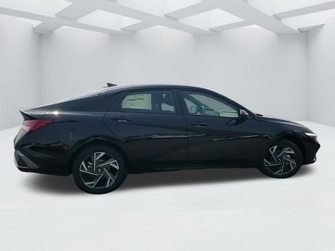 New 2025 Hyundai Elantra SEL image 4