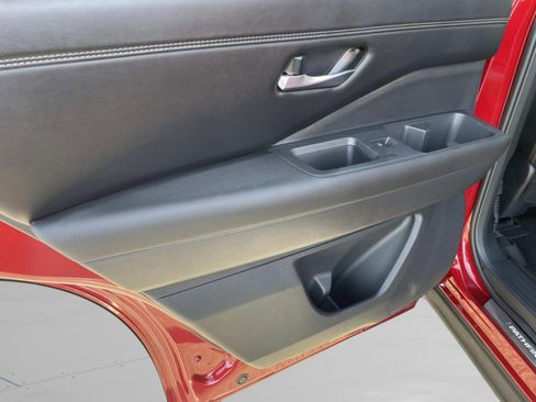 New 2026 Nissan Pathfinder Platinum FWD image 12