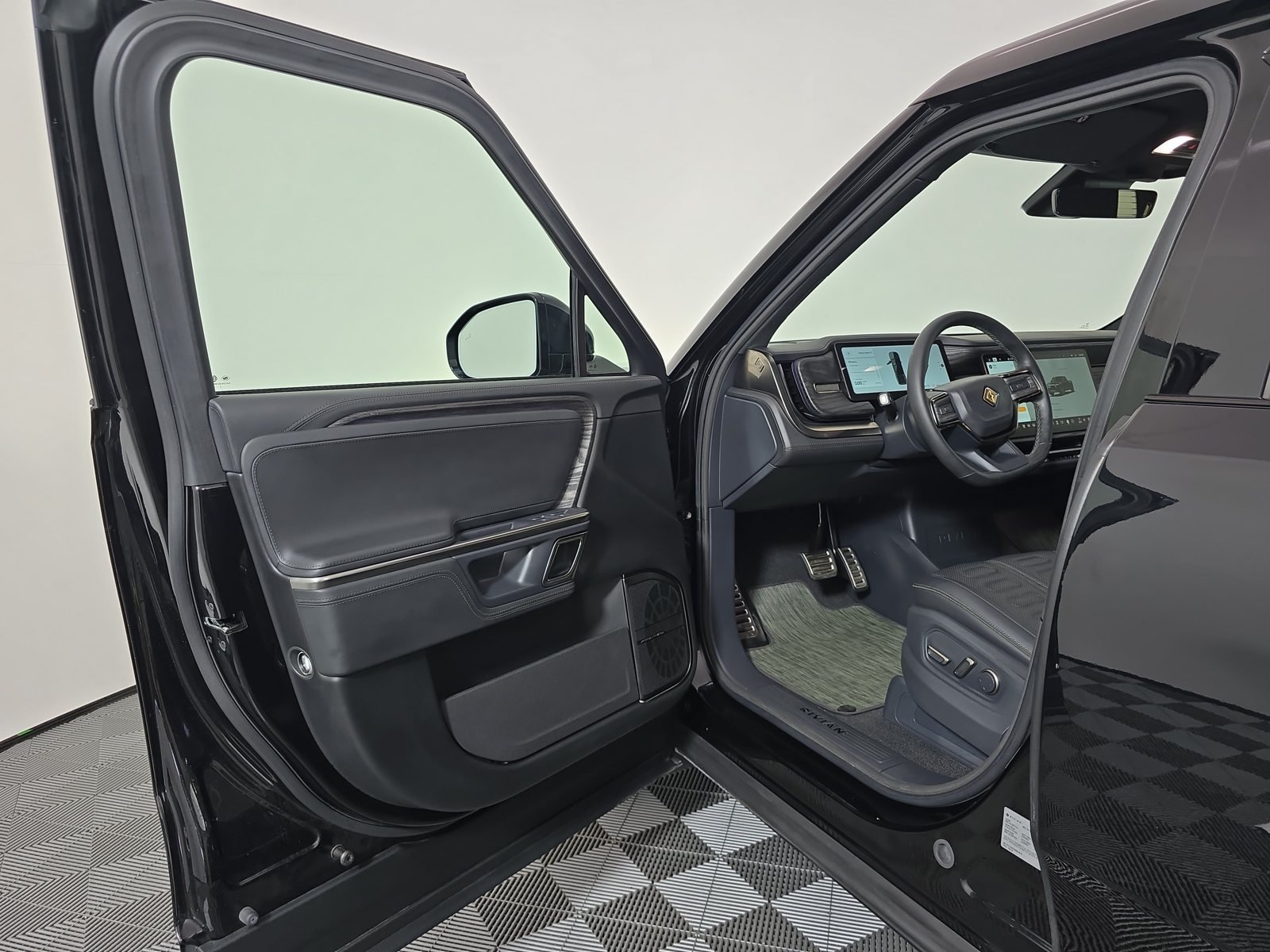 Used 2022 Rivian R1T Adventure AWD/4WD image 16