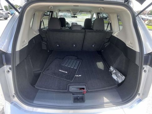 Used 2025 Nissan Rogue S image 7