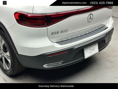 Used 2024 Mercedes-Benz EQB 300 4MATIC image 16