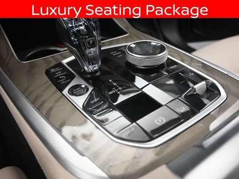 Used 2022 BMW X7 M50i image 16