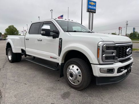 Used 2023 Ford F450 Platinum w/ FX4 Off-Road Package AWD/4WD image 2