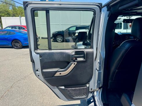 Used 2016 Jeep Wrangler Unlimited Sahara AWD/4WD image 23