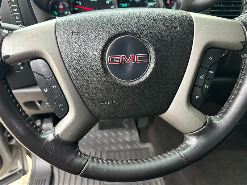 Used 2007 GMC Sierra 2500 SLE w/ Z71 Off-Road Package AWD/4WD image 17