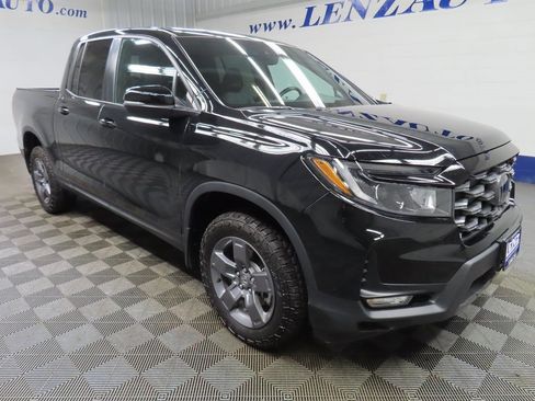 Used 2025 Honda Ridgeline TrailSport image 3