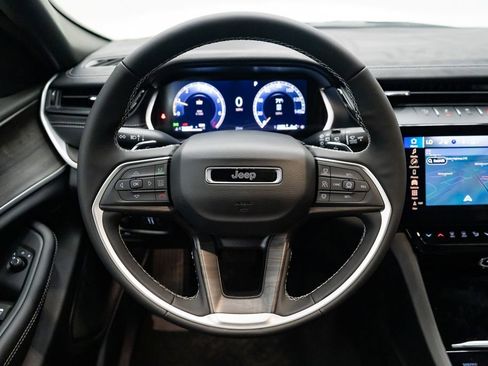 New 2026 Jeep Grand Cherokee Altitude image 14