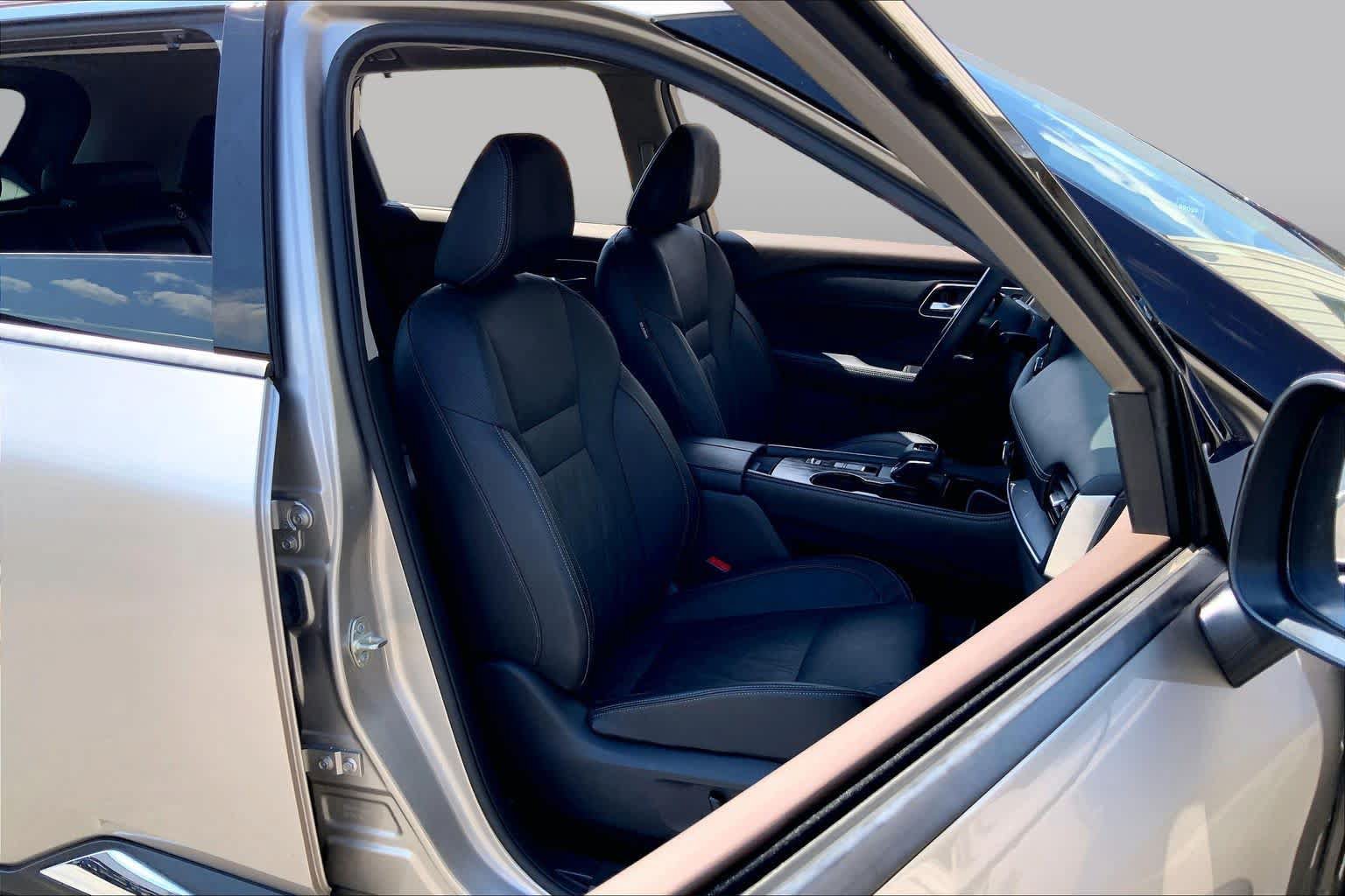 Used 2023 Nissan Rogue Platinum FWD image 9