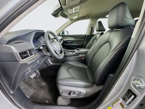 Used 2025 Toyota Grand Highlander AWD image 13