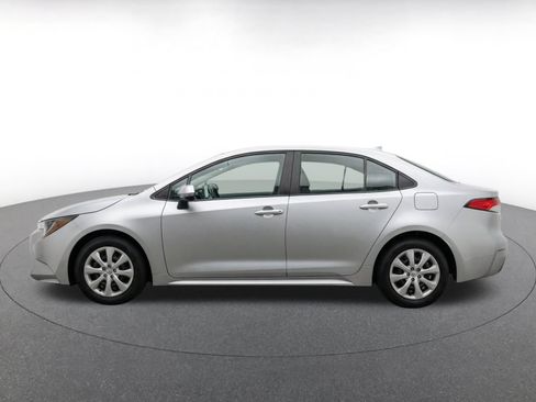Used 2025 Toyota Corolla LE FWD image 4