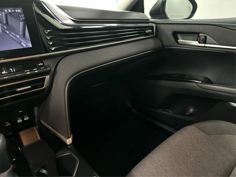 Used 2025 Toyota Camry LE image 27