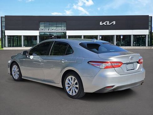 Used 2020 Toyota Camry LE FWD image 4