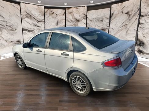 Used 2010 Ford Focus SE image 4