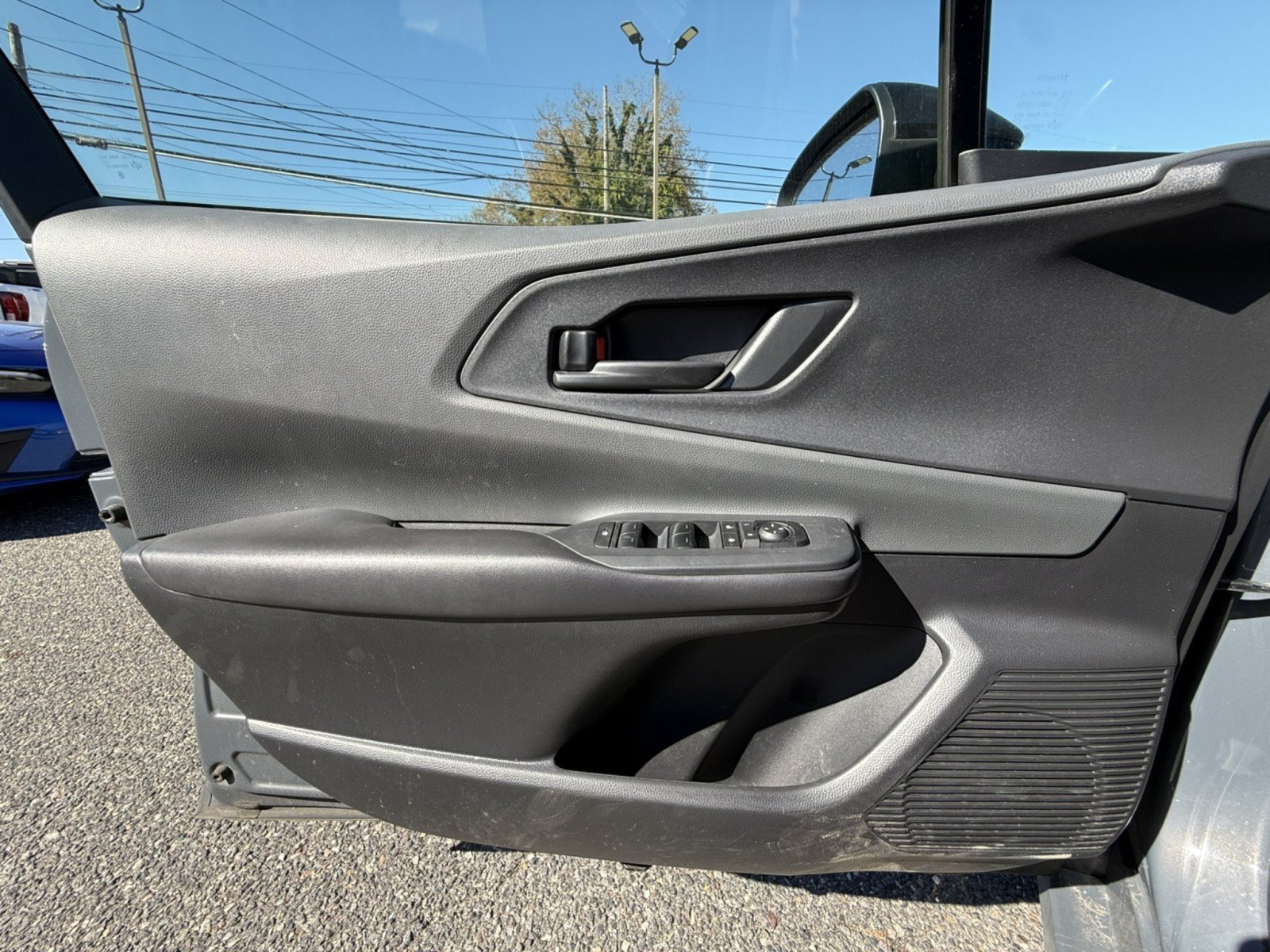 Used 2024 Toyota Prius LE FWD image 19