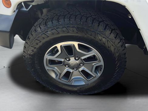 Used 2015 Jeep Wrangler Unlimited Rubicon image 16