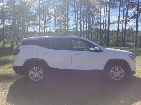 Used 2024 GMC Terrain SLE FWD image 6