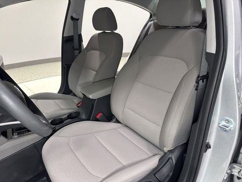 Used 2019 Hyundai Elantra SE FWD image 12