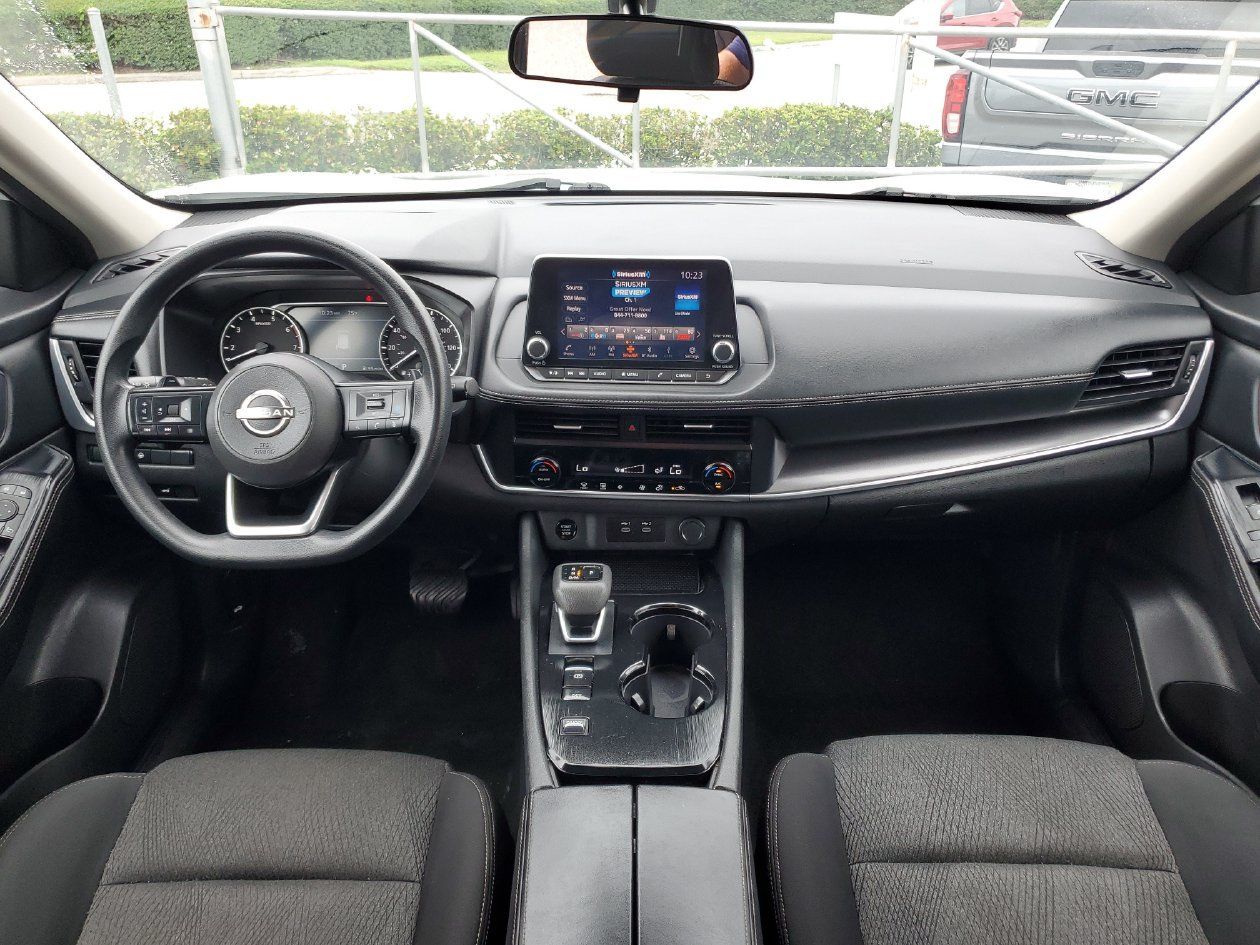 Used 2024 Nissan Rogue SV FWD image 10