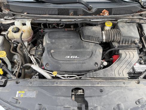 Used 2018 Chrysler Pacifica Touring-L image 21