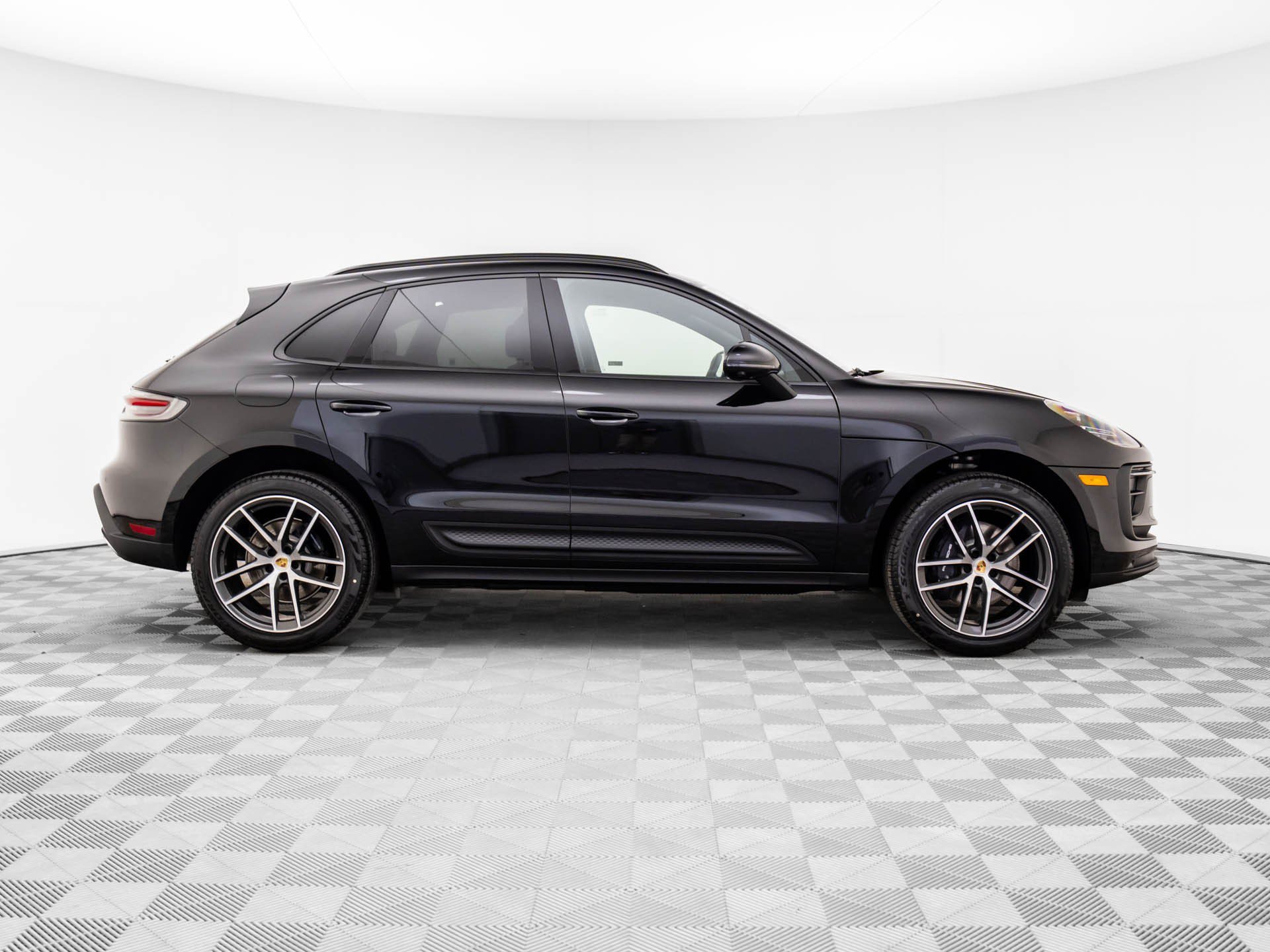Used 2026 Porsche Macan AWD/4WD image 7