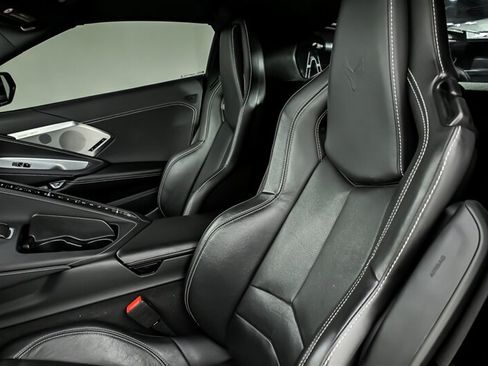 Used 2021 Chevrolet Corvette Stingray Preferred Cpe w/ Z51 Performance Package RWD image 19