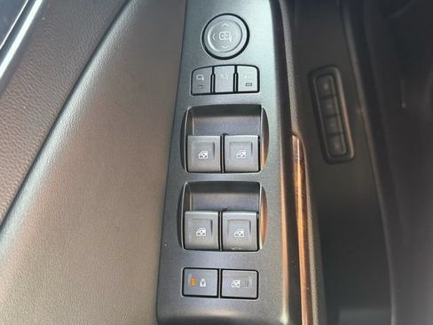 Used 2020 Chevrolet Suburban LT w/ Luxury Package RWD image 36