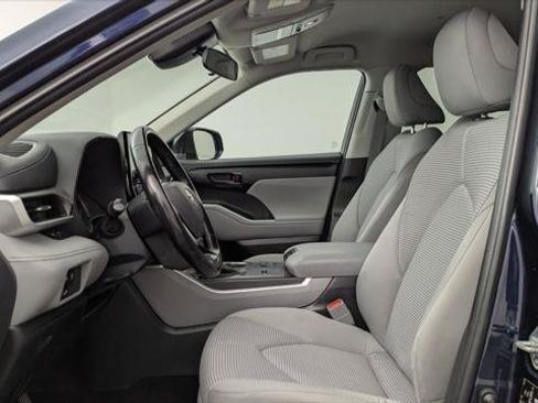 Used 2023 Toyota Highlander LE FWD image 14