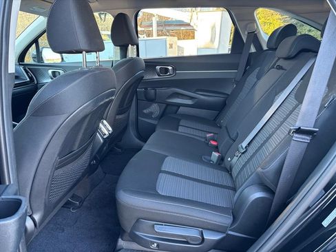 Used 2025 Kia Sorento LX image 12