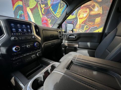 Used 2022 Chevrolet Silverado 2500 LT w/ Convenience Package image 17