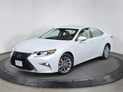Used 2016 Lexus ES 300h image 1