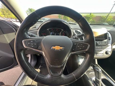 Used 2017 Chevrolet Malibu LT w/ Driver Confidence Package FWD image 21