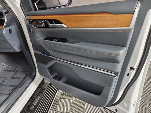Used 2023 Jeep Grand Wagoneer Series III w/ Rear Seat Video Group 1 AWD/4WD image 43