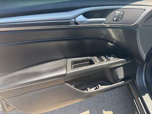 Used 2020 Ford Fusion SEL image 9