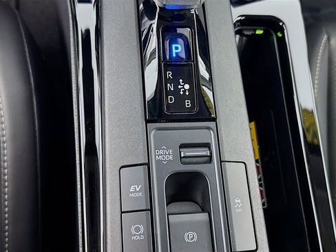 Used 2024 Toyota Prius Limited image 23