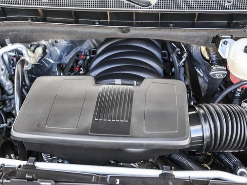 Used 2025 Chevrolet Suburban Premier image 28