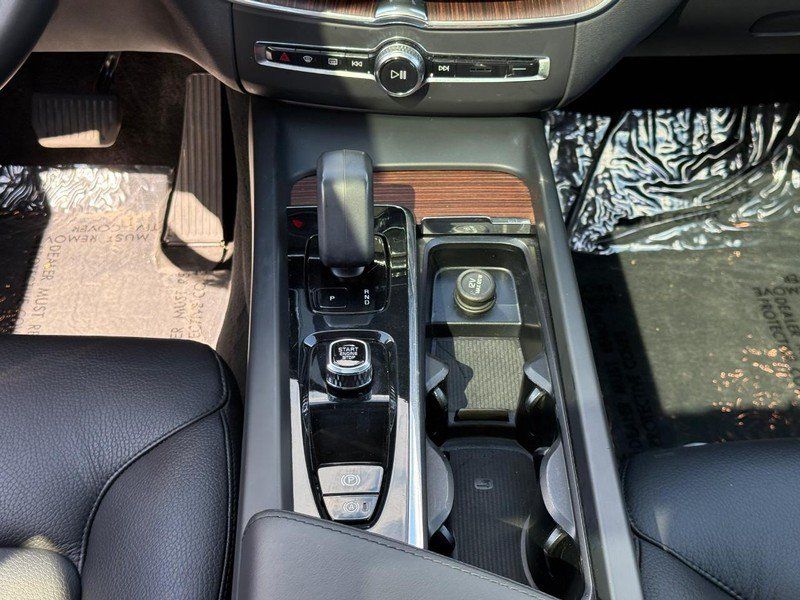 Certified 2023 Volvo XC60 B5 Plus w/ Climate Package AWD/4WD image 15