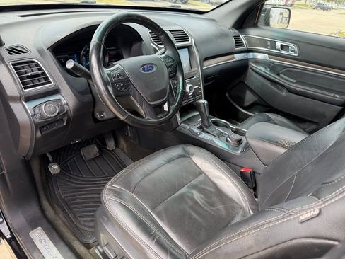 Used 2017 Ford Explorer Limited image 11