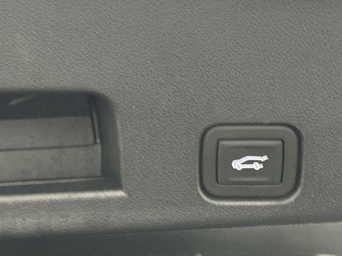 Used 2025 GMC Acadia Elevation FWD image 14
