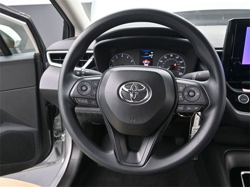 Used 2025 Toyota Corolla LE image 5