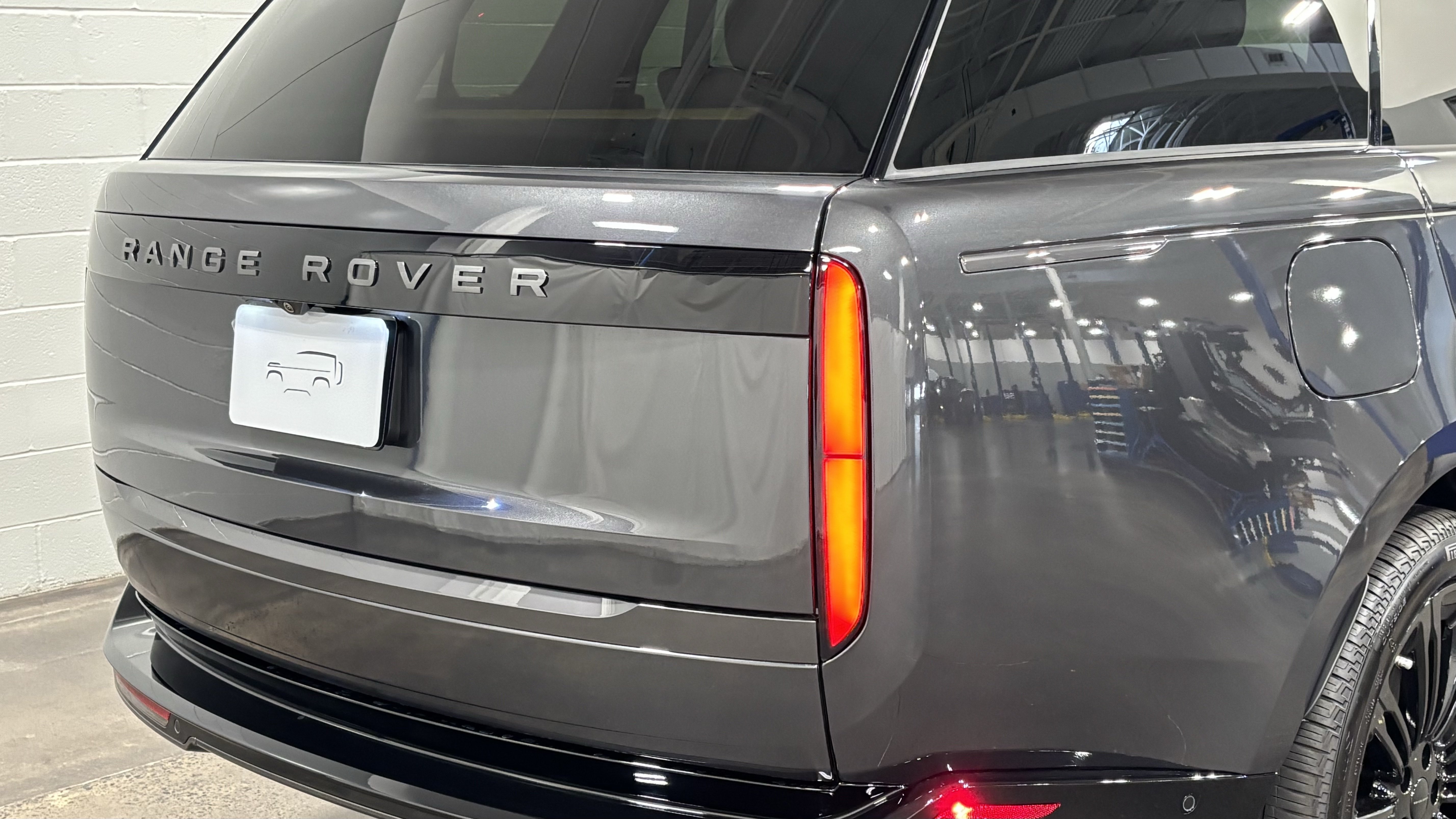 New 2026 Land Rover Range Rover Long Wheelbase SE AWD/4WD image 18
