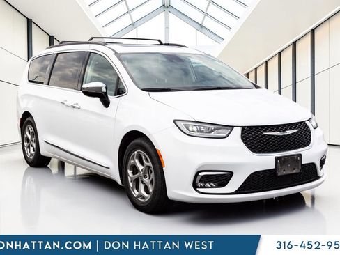 Used 2023 Chrysler Pacifica Limited FWD image 26