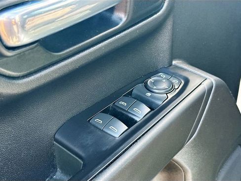 Used 2020 Chevrolet Silverado 1500 Custom w/ Custom Value Package image 17