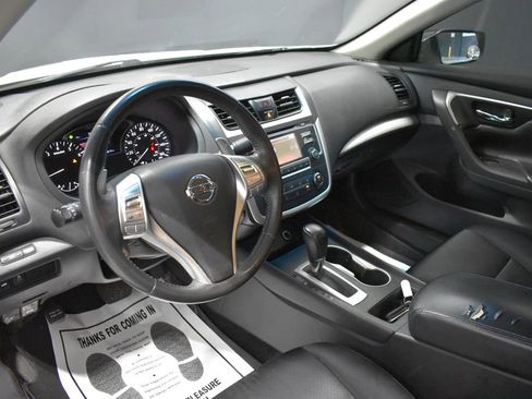 Used 2017 Nissan Altima 2.5 SR w/ Midnight Edition Package FWD image 4